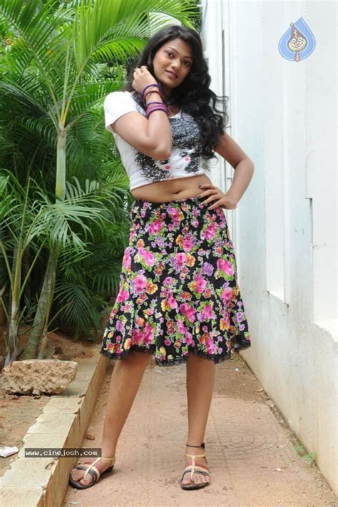 Keerthi Hot Stills Photo 35 Of 36
