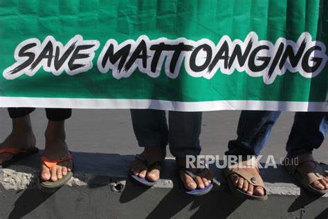 Aksi Suporter PSM Makassar Tuntut Pembangunan Stadion Republika Online