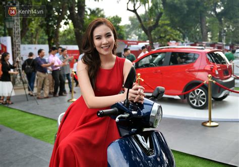 Nhiều sao hot girl hot boy hào hứng rủ nhau tới ngắm nghía và đi thử xe VinFast