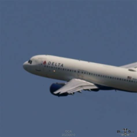 delta flight dl  departing  runway   dca shorts