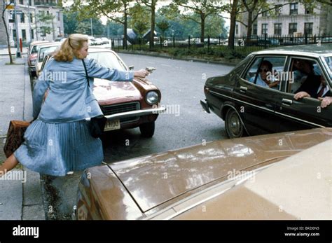 Gloria 1980 Gena Rowlands Stock Photo Alamy