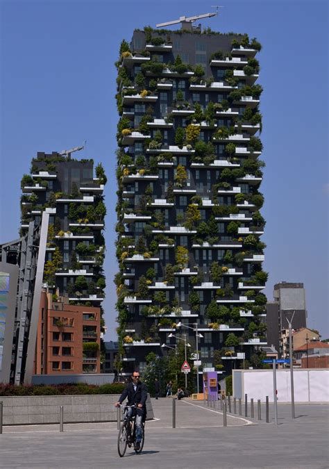 Milano Bosco Verticale Una Casa Per Alberi Che Ospita G Flickr