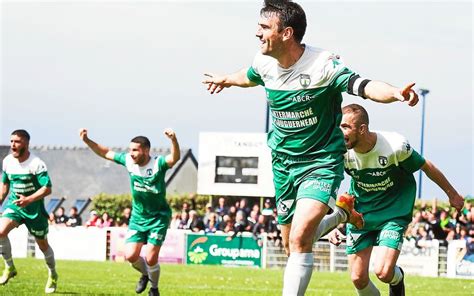 R Plouguerneau Bat Kersaint Plabennec Avec Le C Ur Foot Amateur Bretagne