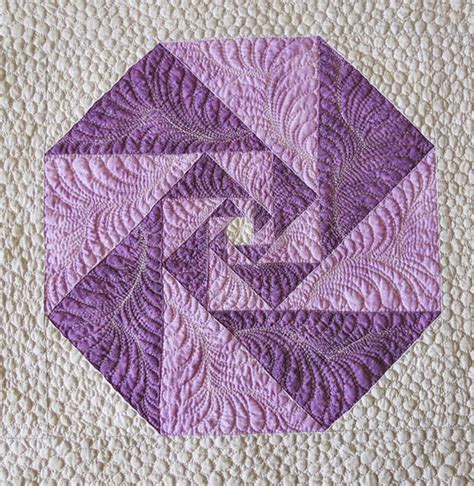 Free Motion Quilting Feathers on triangles - Geta's Quilting Studio