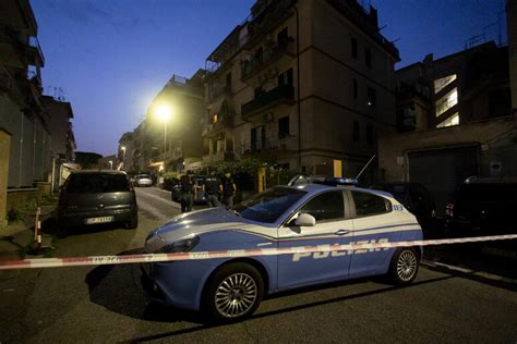 Milano Uccide Madre A Coltellate E Si Suicida Lanciandosi Dal Palazzo