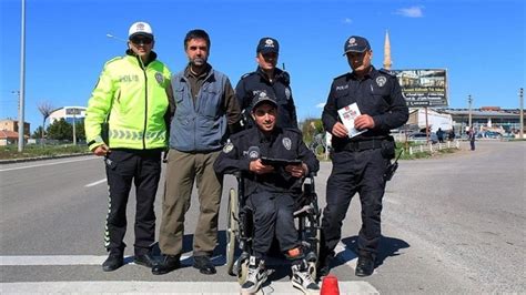 Bedensel engelli gencin üniforma hayalini polisler gerçekleştirdi