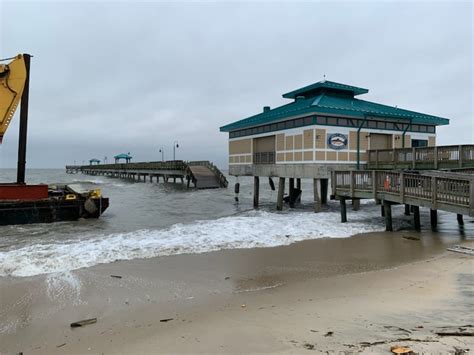 Weld Failure On Mooring Equipment Led To Barge Striking Fishing Pier