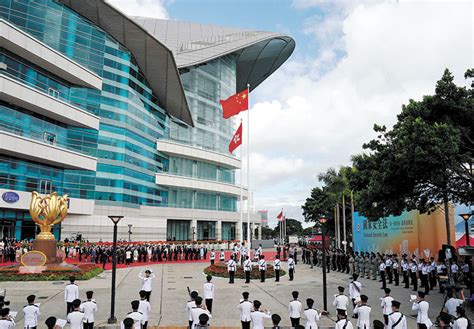 香港特区政府在湾仔金紫荆广场举行升旗仪式 中华人民共和国国防部