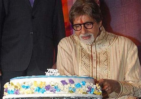 Coolies Celebrate Amitabh Bachchan S Birthday Indiatv News India Tv