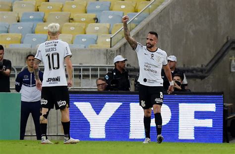 Róger Guedes e a magia da camisa 10 veja os números do atacante após