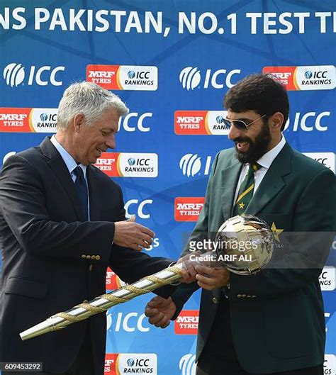 Pakistan Cricket Captain Misbah Ul Haq Receives Icc Test Championship