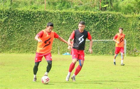 Pulangkan Dua Pemain Seleksi Arema Fc Pinjam M Ikhsan Dari Borneo Fc