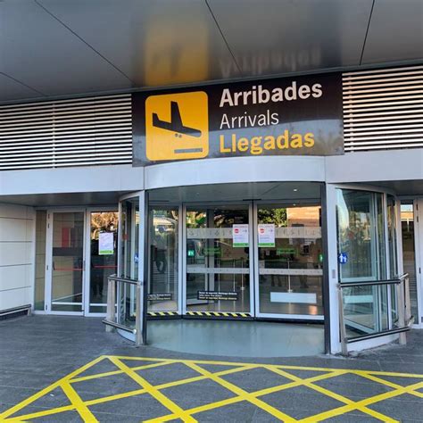 Más de 40 minutos de espera en el aeropuerto de Ibiza por llegar sin