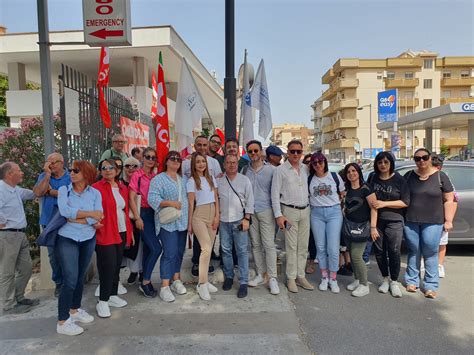 Riprendersi La Dignit E Il Diritto Alla Salute Sit In Al Vittorio