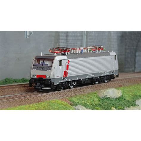 Nouveautés Locomotives électriques thermiques autorails voitures et