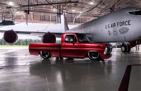 Feast your eyes on the vintage Ford F-100- who has the inexplicable ...