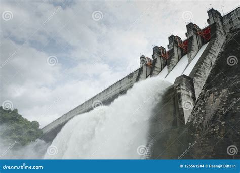 Barrage Et Déversoirs Khun Dan Prakan Chon Dam Nakhonnayok Thail