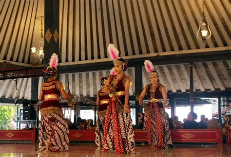 Pentas Tari Di Bangsal Srimanganti Kraton Yogyakarta Web Loveheaven