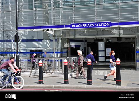 London England Uk Blackfriars Station Entrance Underground Stock