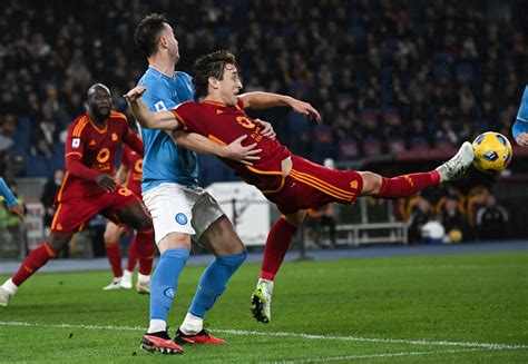 Pellegrini Lukaku Fire Roma To Win Over Nine Man Napoli