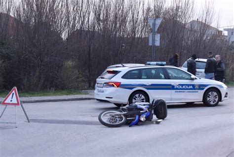 Sudar Automobila I Motocikla Jedna Osoba U Bolnici Podlegla Ozljedama