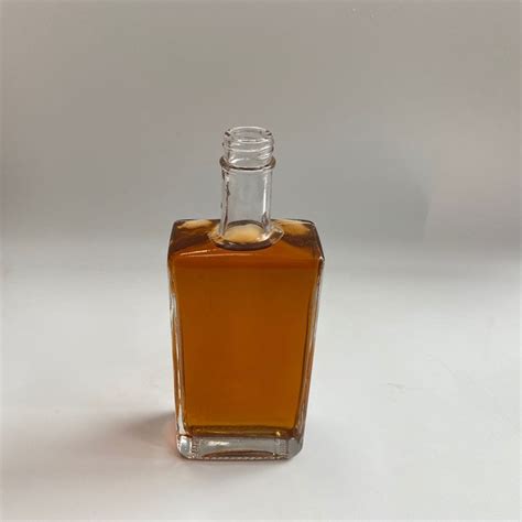 700 Ml Square Glass Gin Brandy Bottles With Box Clear Vodka Tequila Special Edition Whiskey