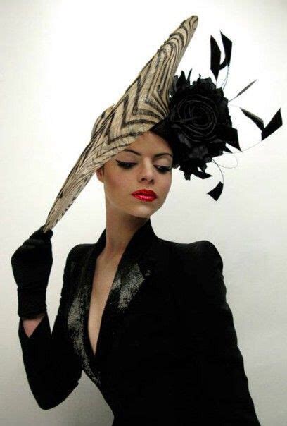 Quintessential Philip Treacy Fascinator Cappelli Copricapo