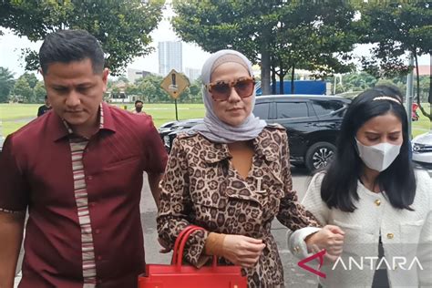 Venna Melinda Serahkan Bukti Bukti Kasus Kdrt Antara News Jawa Timur