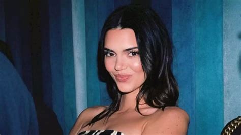 De Espaldas Kendall Jenner Paraliza La Red Al Posar En Coqueto Bikini