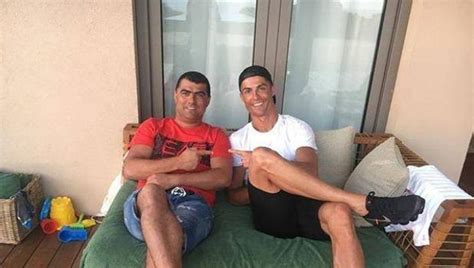 Il Fratello Di Ronaldo Indagato Per La Truffa Delle Magliette La