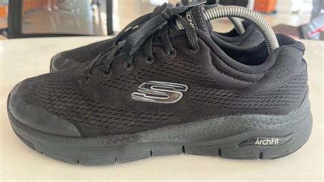 Skechers Archfit Triple Black Good Condition Mens Fashion Footwear