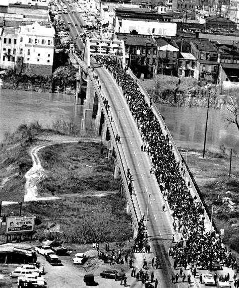 Crossing Edmund Pettus Bridge Encyclopedia Of Alabama