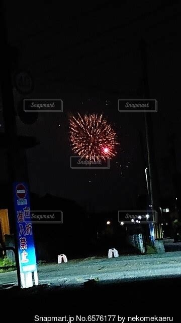 夜空に打ち上げられた花火の写真・画像素材[6576177] Snapmart（スナップマート）