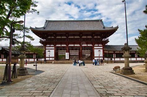 La Puerta Del Templo De Todaiji Nara Japan Foto Editorial Imagen De