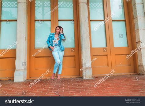 Beautiful Brunette Model Posing Outdoors Urban库存照片1665716008 Shutterstock