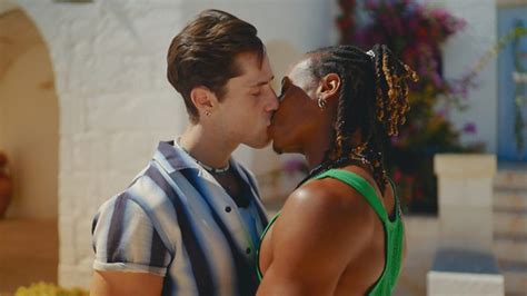 Why Some Gay Men Still Fear Kissing In Public Bbc Three