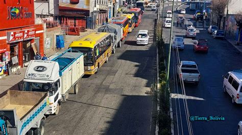 Bolivia Largas Filas De Veh Culos En Surtidores De La Paz Y El Alto