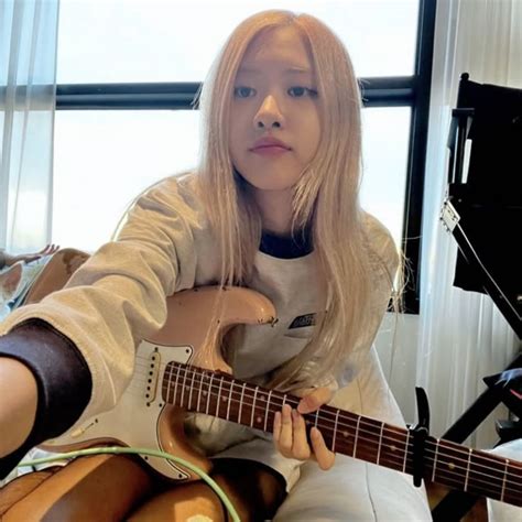 Pin by Kar on bp | Rosé icons, Rose icon, Kpop girls