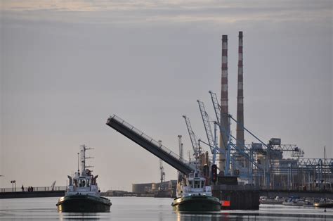 Tugs At East Link Bridge Alexandra Basin Redevelopment