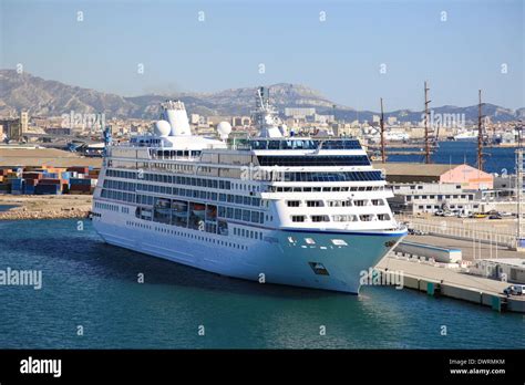 Oceania Cruises luxury cruise ship mv Insignia alongside in Marseille ...