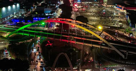 Viaduto Metálico é iluminado as cores da bandeira do Rio Grande do Sul