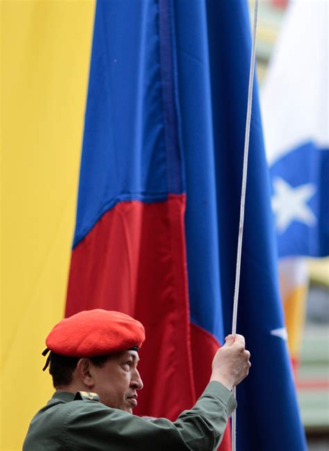 Chávez canta en acto conmemorativo y dice que su revolución es eterna