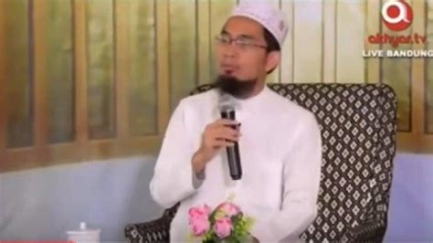 Ustadz Adi Hidayat Terangkan Amalan Sunnah Hari Jumat Bersihkan Diri