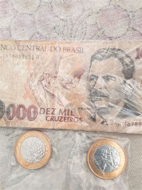 Cédula Dez Mil Antiga duas Moedas Olímpicas Produto Vintage e Retro