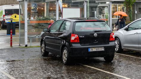 Parken auf zwei Parkplätzen erlaubt oder verboten Auto Ratgeber