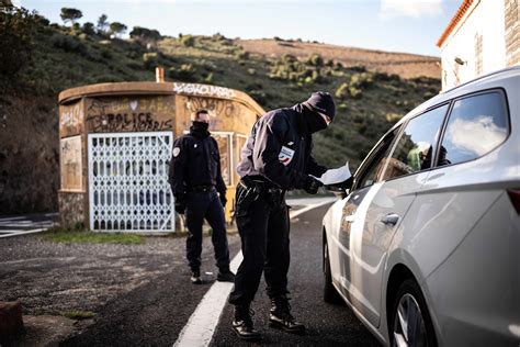 A la frontière entre la France et lEspagne points de passage fermés