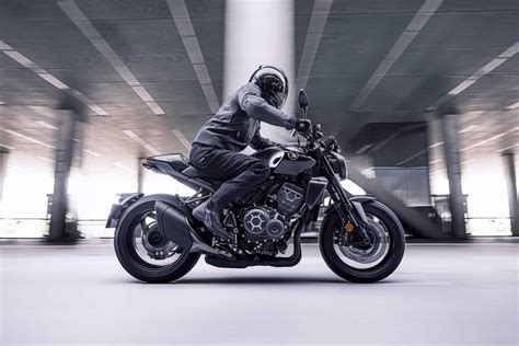 Honda Cb R Gets New Black Edition Shifting Gears