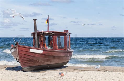 Boot Am Ufer Stock Bild Colourbox