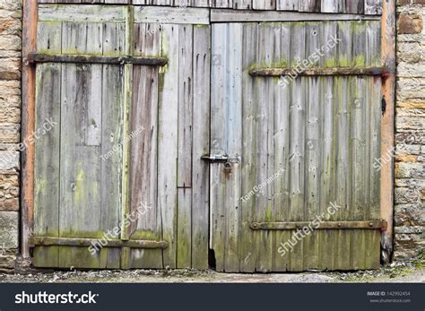 Rustic Barn Door Background Image Stock Photo 142992454 | Shutterstock