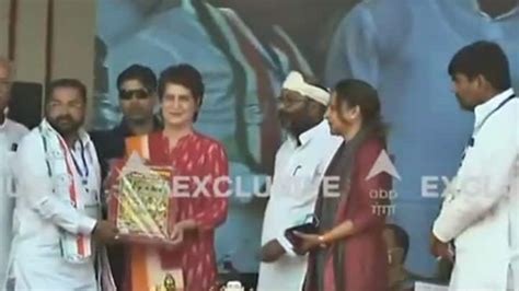 Priyanka Gandhi In Gorakhpur Rally Up Elections 2022 Priyanka Gandhi